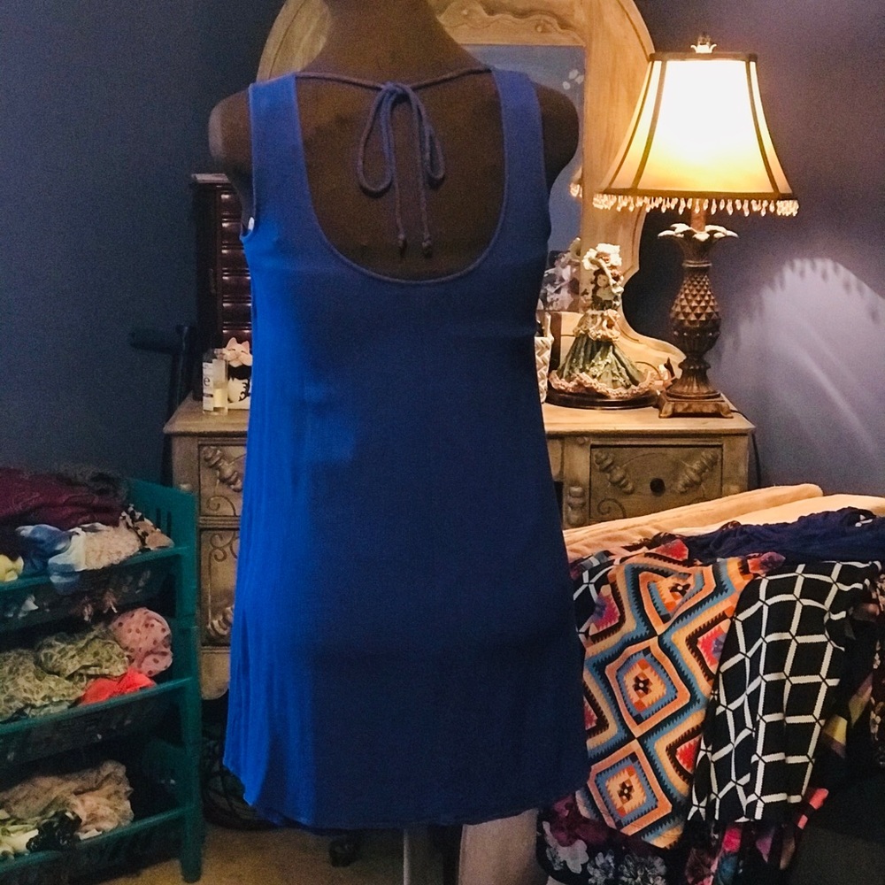 Sleeveless - Picture 3 of 4